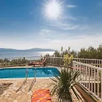 Three-bedroom In Appartamento Podaca