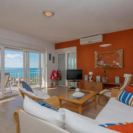 Stunning In With Kitchen Apartment *