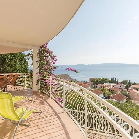 Stunning In With Kitchen Apartment Podaca