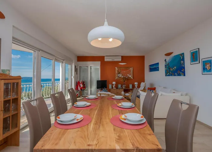 Three-bedroom In Lägenhet Podaca