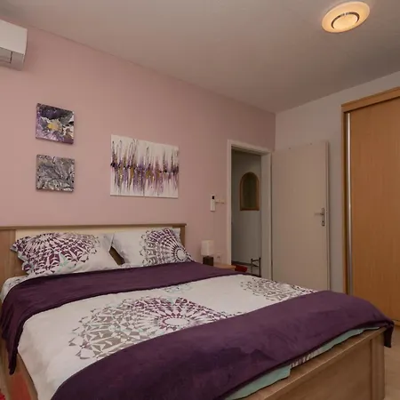 Lägenhet Three-bedroom In