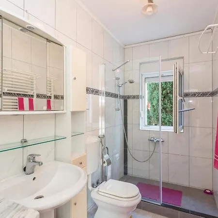 Lägenhet Three-bedroom In Podaca
