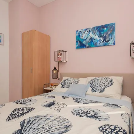 Three-bedroom In Lägenhet *